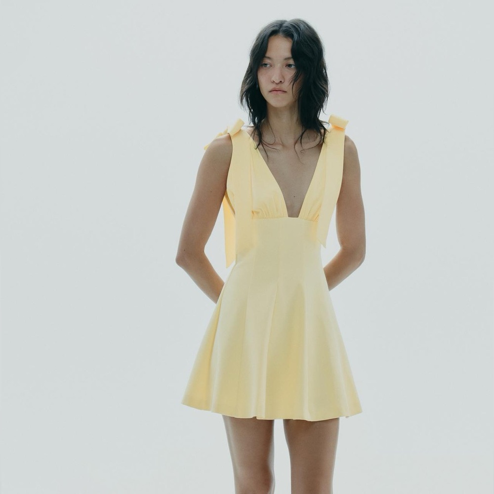 Elegant Yellow Sleeveless Dress